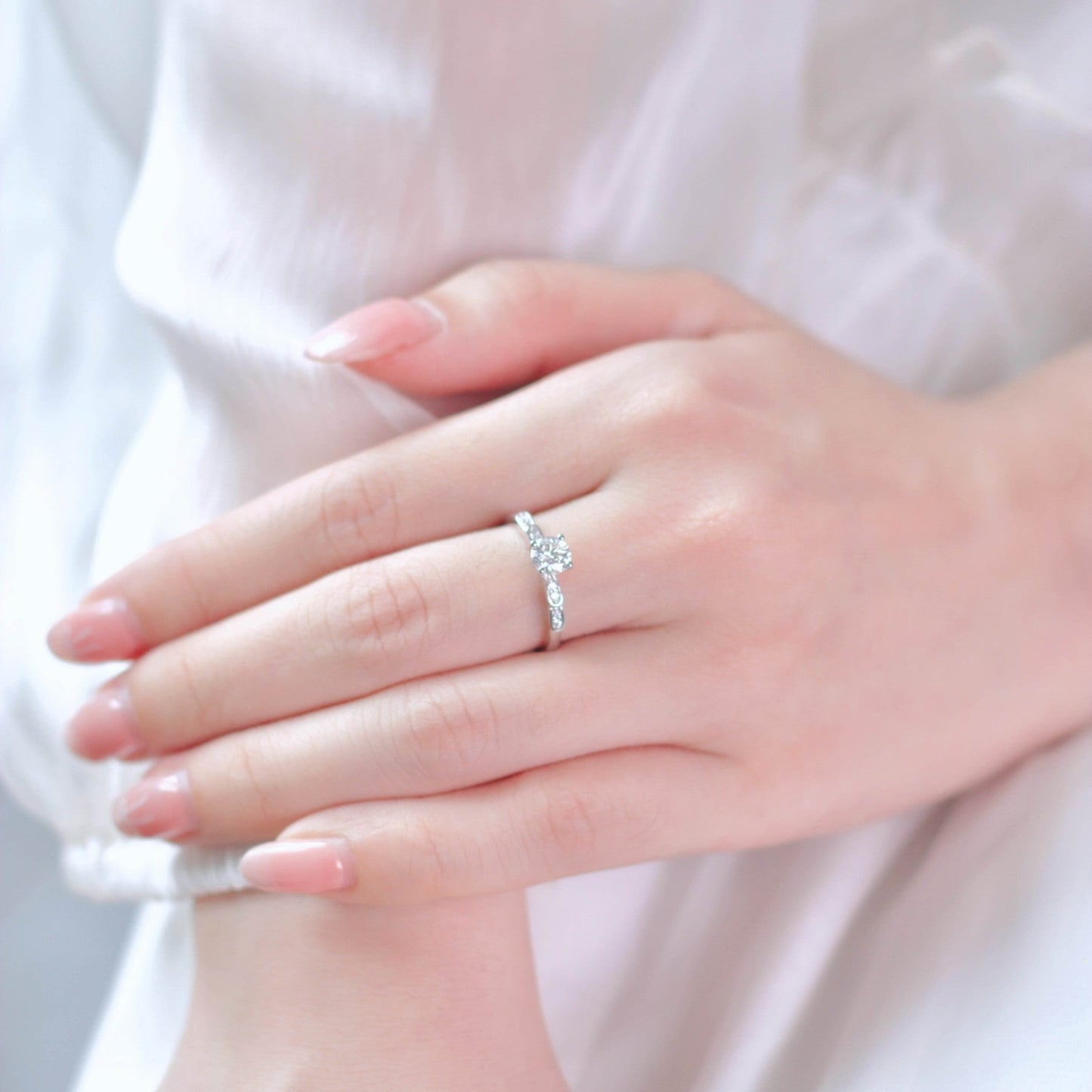 ELOREVA 5mm Moissanite Ring GRA ELVDA128 – Platinum Plated 925 Sterling Silver (Adjustable)