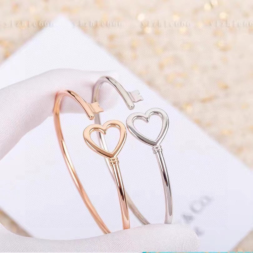 18K Celestial T Heart Key Wire Bracelet