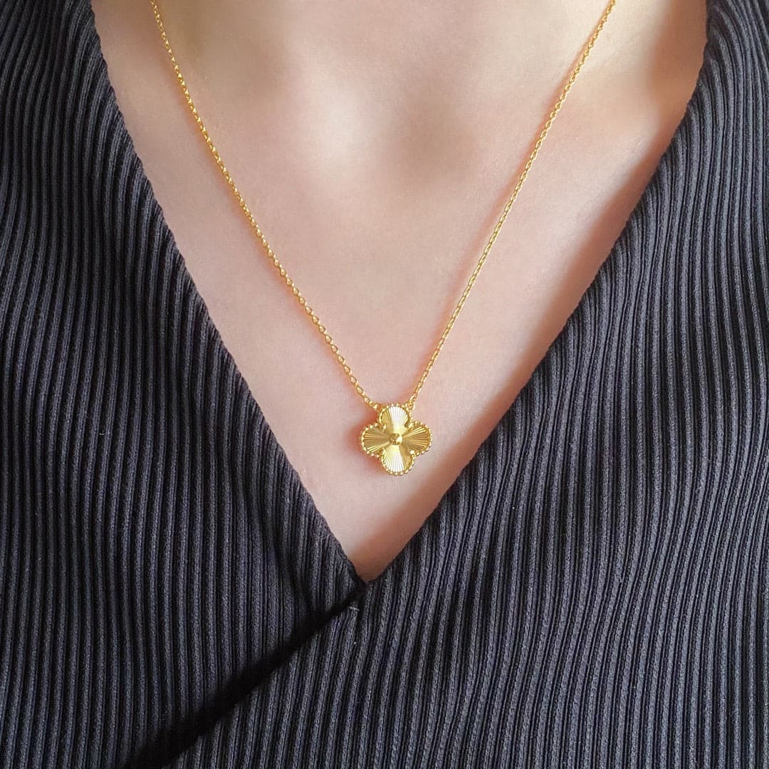 18K Celestial Vintage Alhambra Pendant Clover Necklace