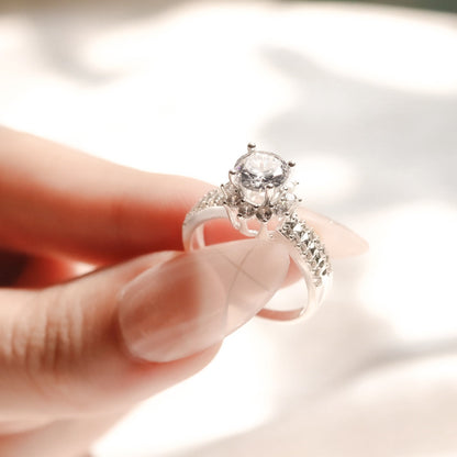ELVORIA 5mm Moissanite Flower Ring GRA ELVDA07 – Platinum Plated 925 Sterling Silver