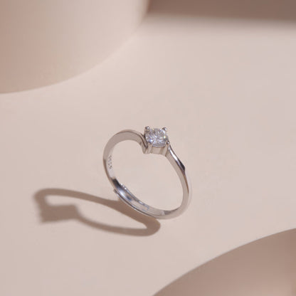 ELVORIA 4.5mm Moissanite Ring GRA ELVDA91 – Platinum Plated 925 Sterling Silver (Adjustable)