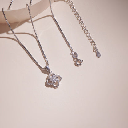 ELVORIA Moissanite Four Leaf Clover Necklace 5mm GRA – 925 Sterling Silver