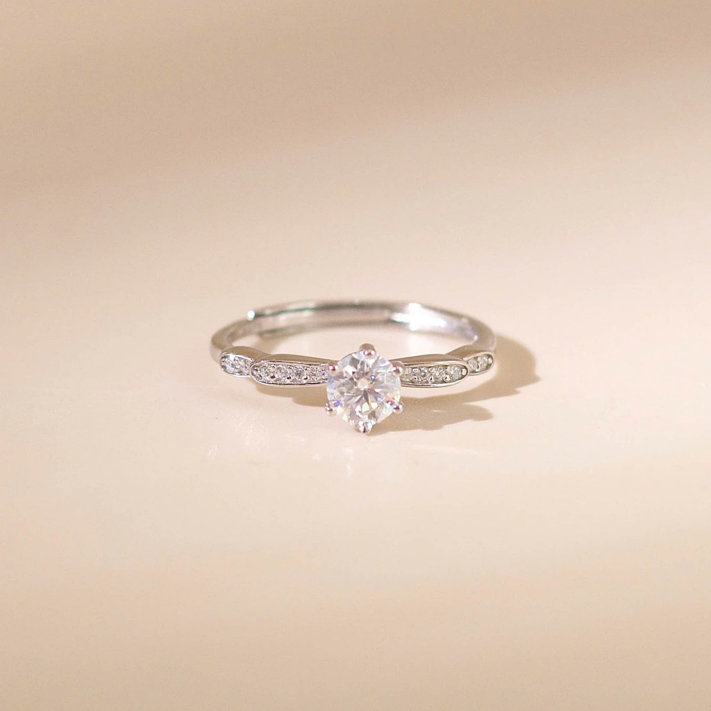 ELVORIA 5mm Moissanite Ring GRA ELVDA127 – Platinum Plated 925 Sterling Silver (Adjustable)