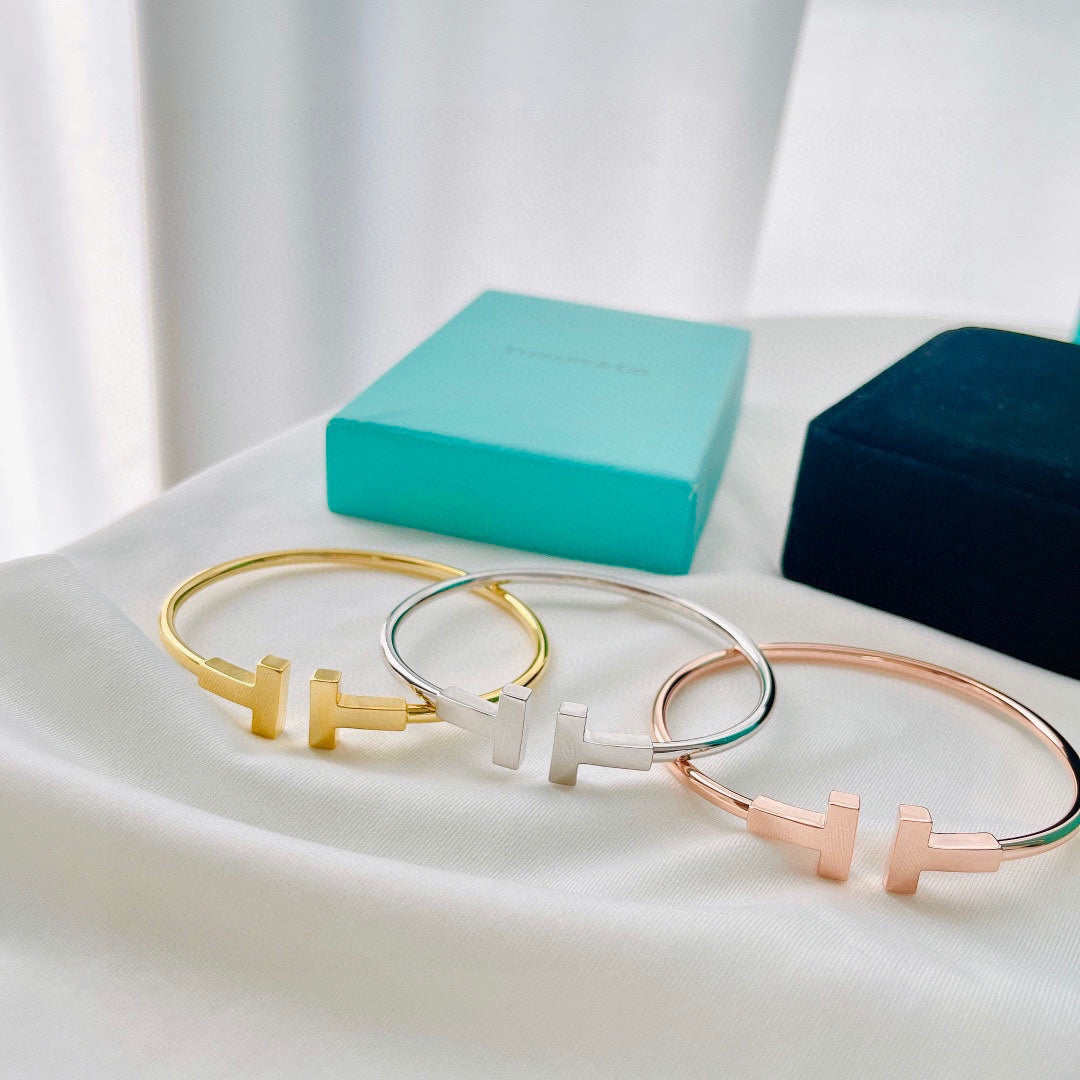 18K Celestial T Wire Bracelet