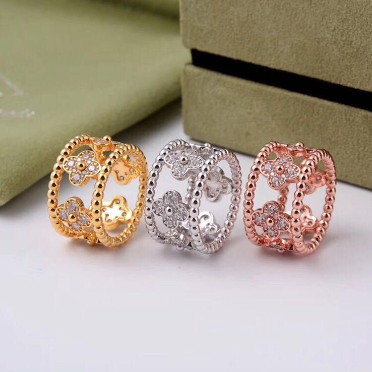 18K Celestial Perl̩e Clovers Ring